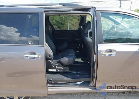 2018 Toyota Sienna Se 8 Passenger from USA, damaged, VIN 5TDXZ3DC3JS914963